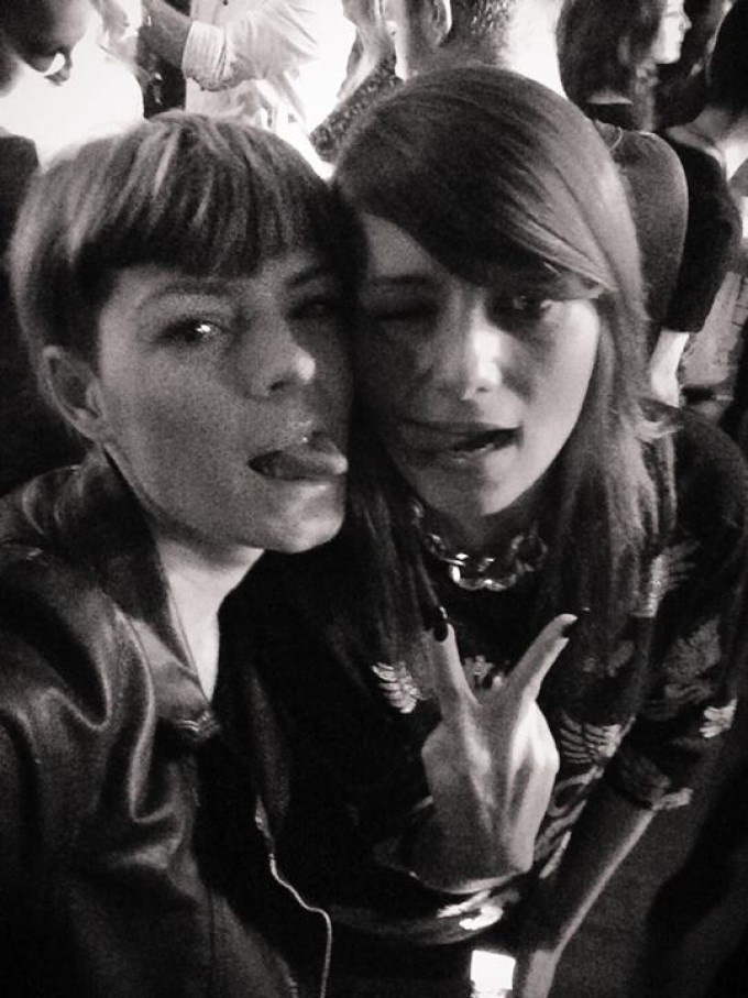 Sylvia si prietena sa au mai oferit scene fierbinti admiratorilor