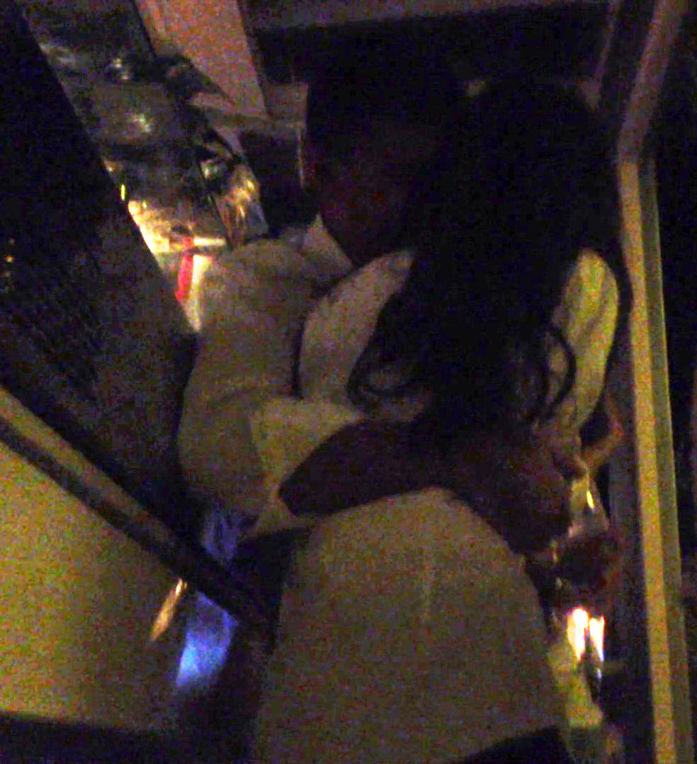 Pe inserat, politicianul devine si mai indraznet. Beneficiara gesturilor sale de tandrete: cea de-a doua bruneta