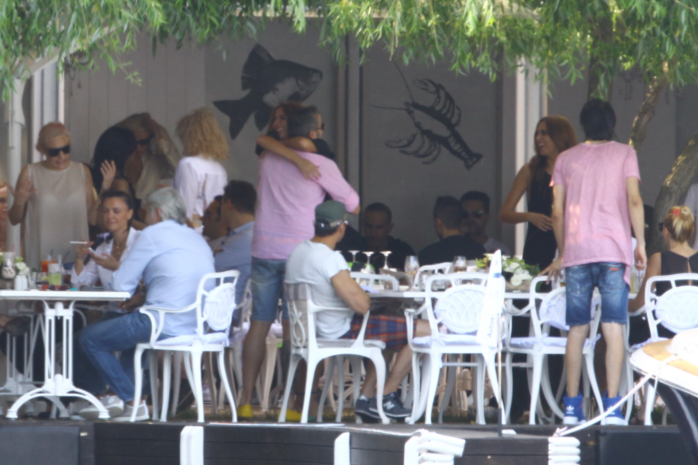 Bote este imbratisat de toti cunoscutii si prietenii