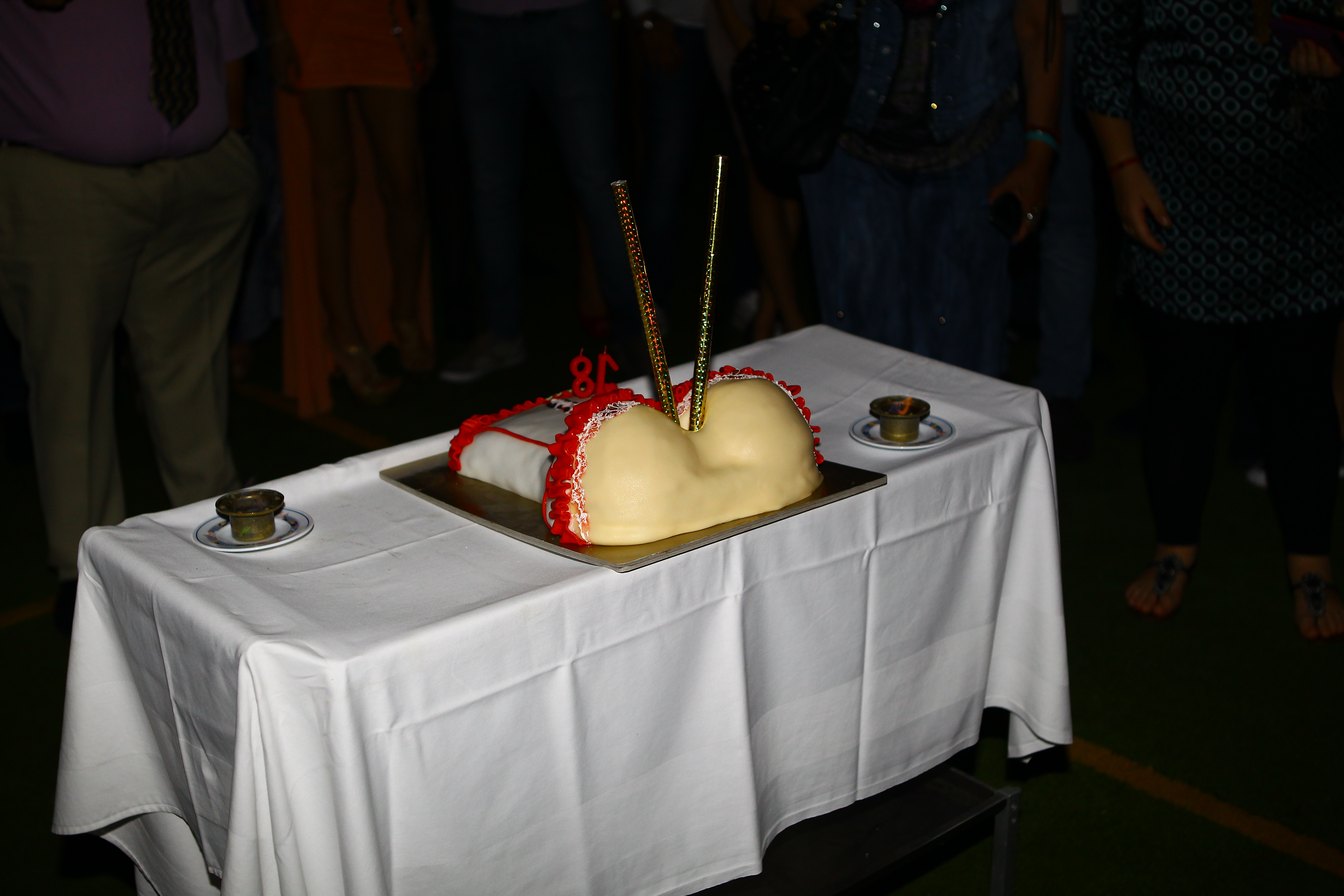 Mario a primit un tort in forma de bust