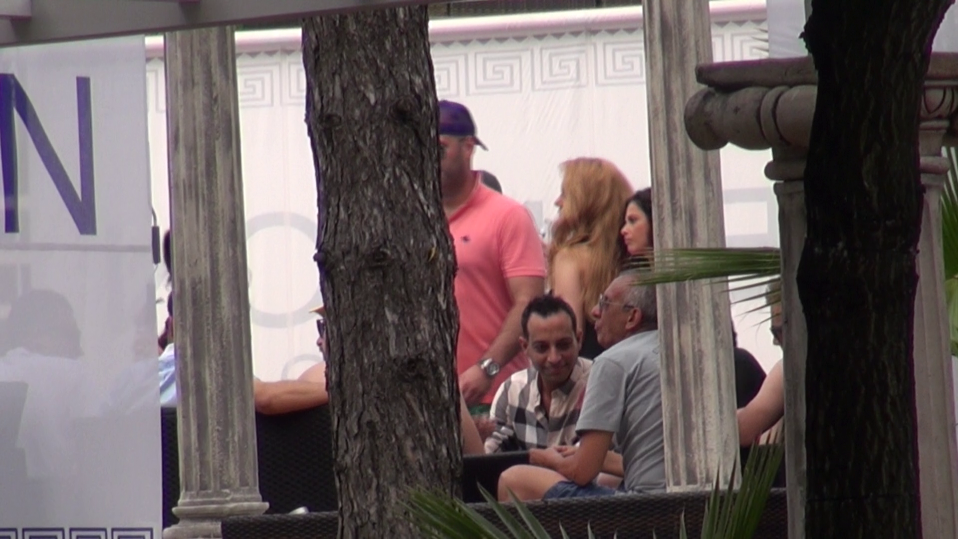 Roxana a dat petrecere de ziua ei la o piscina din oras