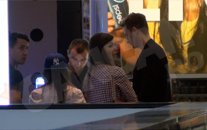 De la stranga la dreapta: Georgievski, iubita lui, Szukala si prietena lui