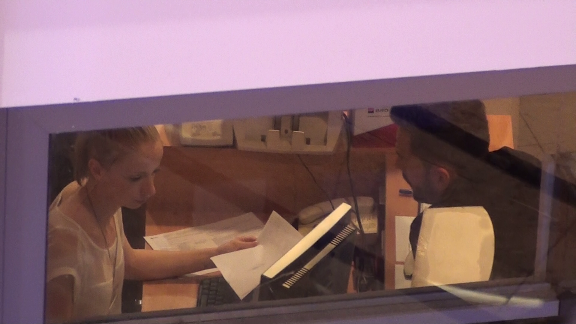 Novanc cere explicatii unei angajate de la banca