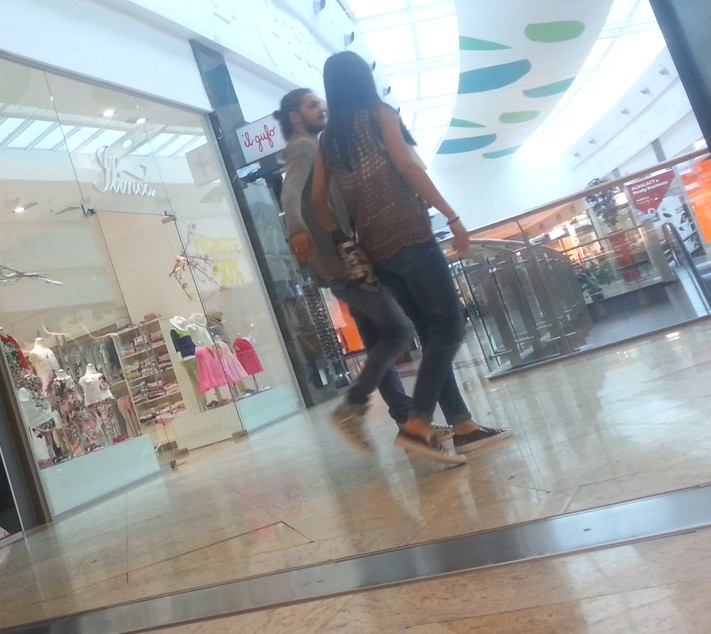 Cei doi nu s-au dezlipit unul de altul