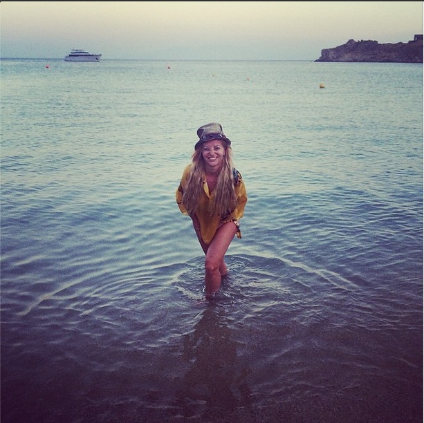 Delia s-a distrat in vacanta din Mykonos