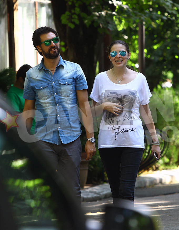 Cei doi au povestit si au ras cu gura pana la urechi