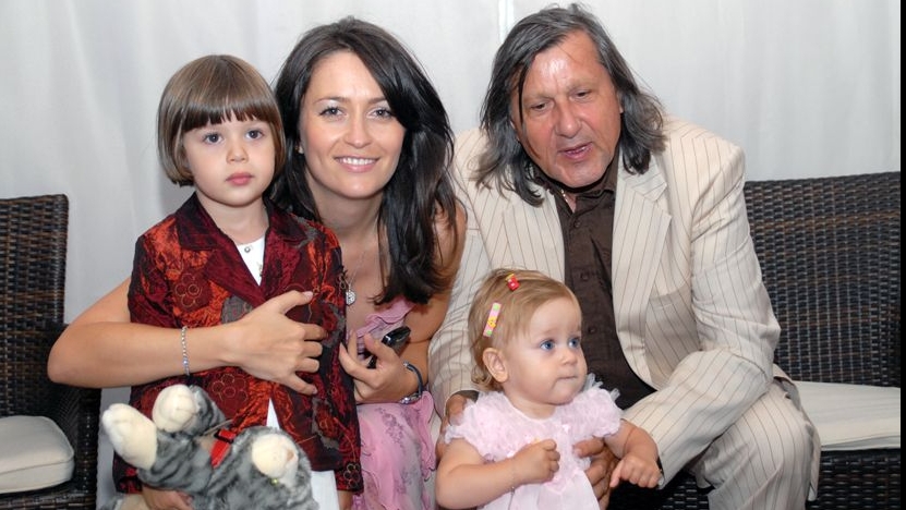 Amalia si Ilie Nastase au doua fetite impreuna
