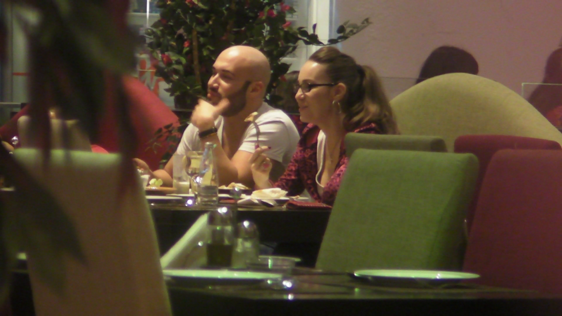 Mihai Bendac si-a scos noua cucerire la un restaurant libanez