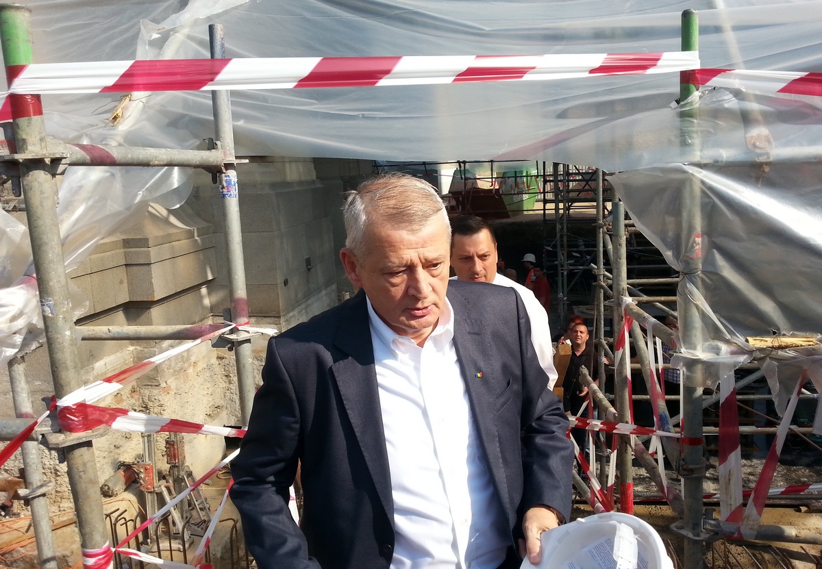 Primarul general Sorin Oprescu a spus ca la Arcul de Triumf se va contrui un pasaj subteran care va inlesni accesul catre monument