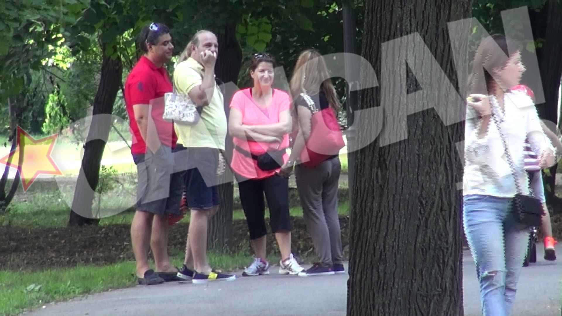 O gasca de prieteni le-a 