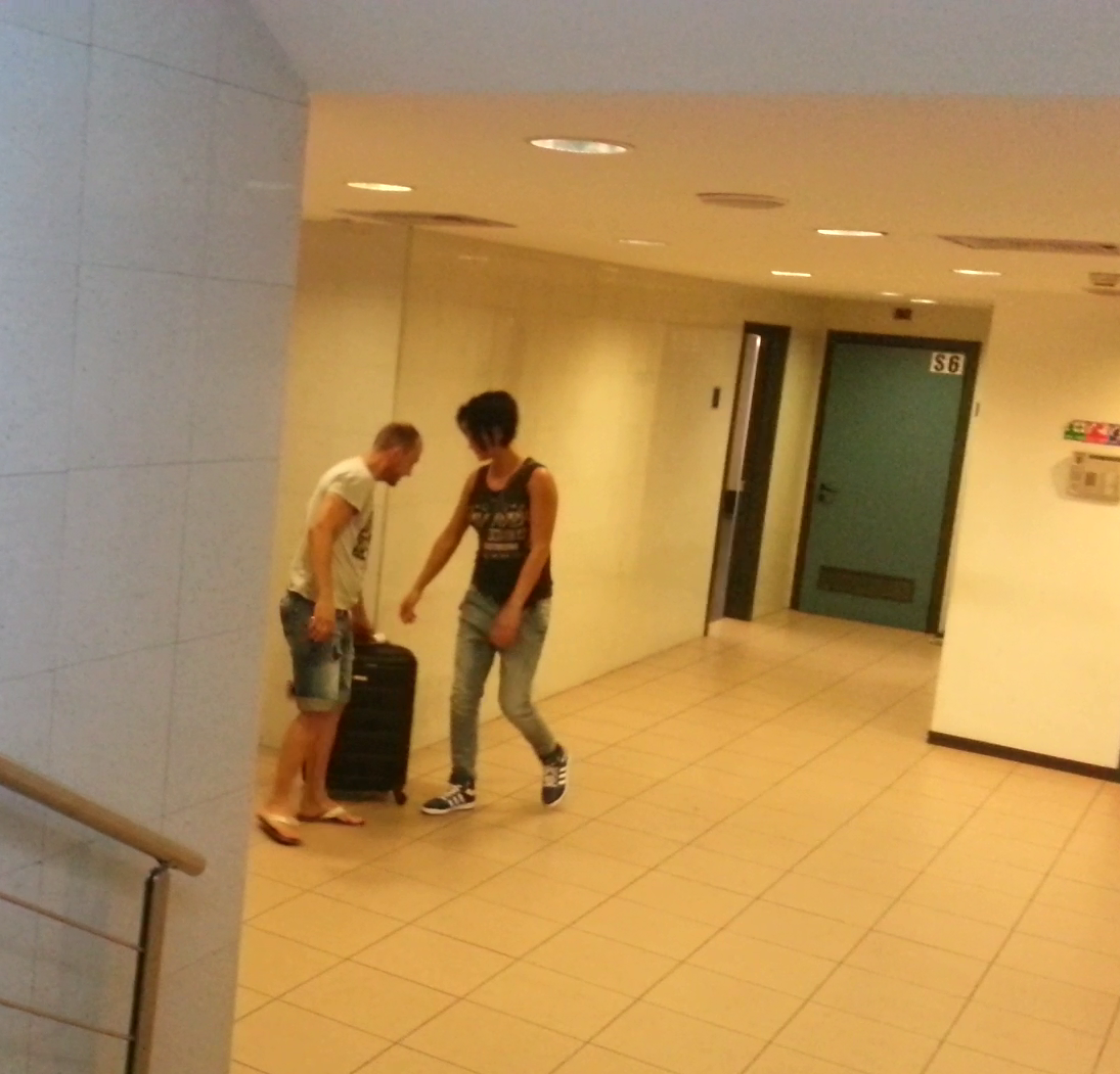 Luminita Perijoc a fost asteptata la aeroport de un barbat