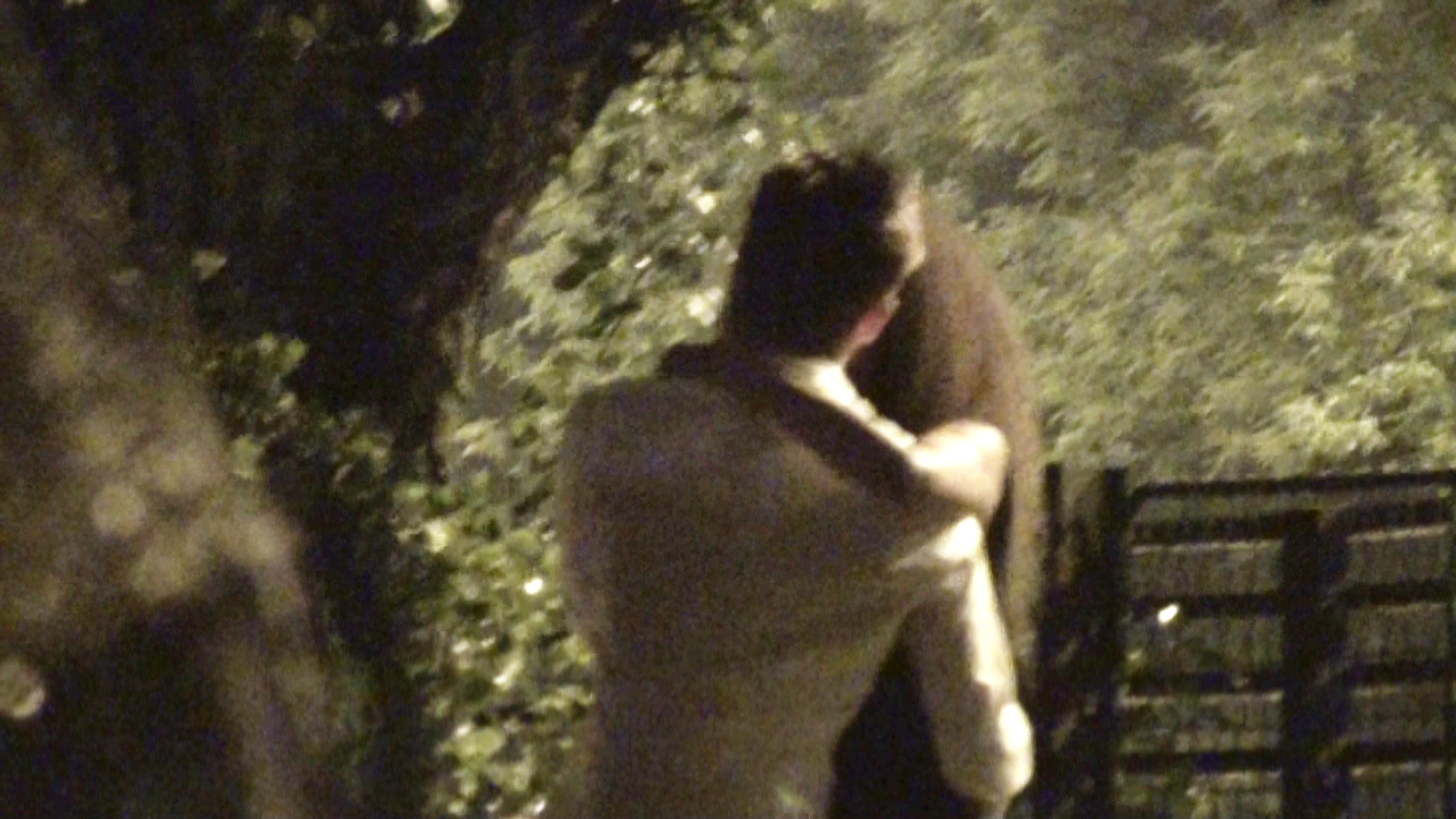 Cantaretul o saruta pe mulatra