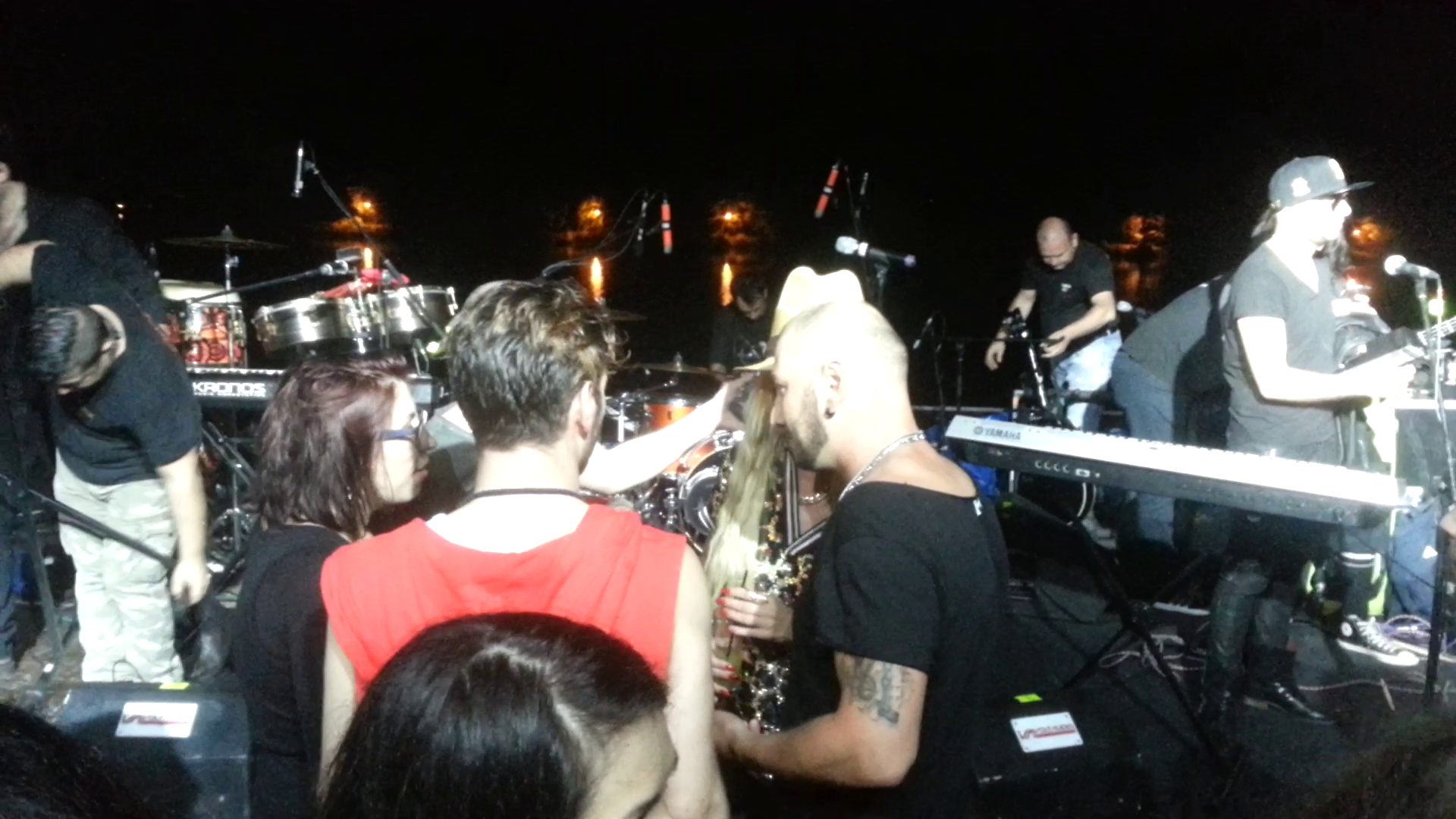 Dupa mai bine de o ora, Nick a bagat-o iar pe Delia in sedinta, chiar inainte de recitalul ei