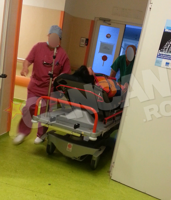 In urma cu cateva clipe, acesta a iesit din operatia de colecist la care a fost supus