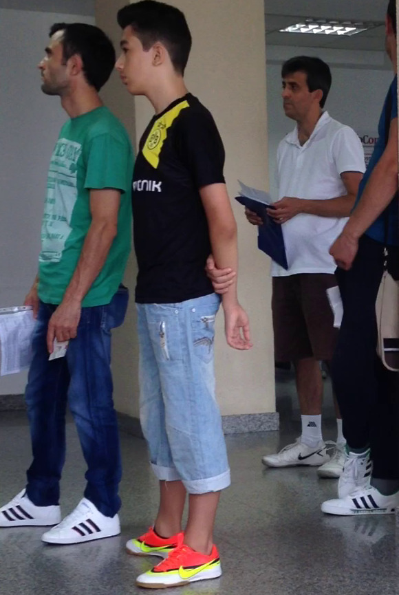 Imbracat neglijent, Talmacean era de nerecunoscut