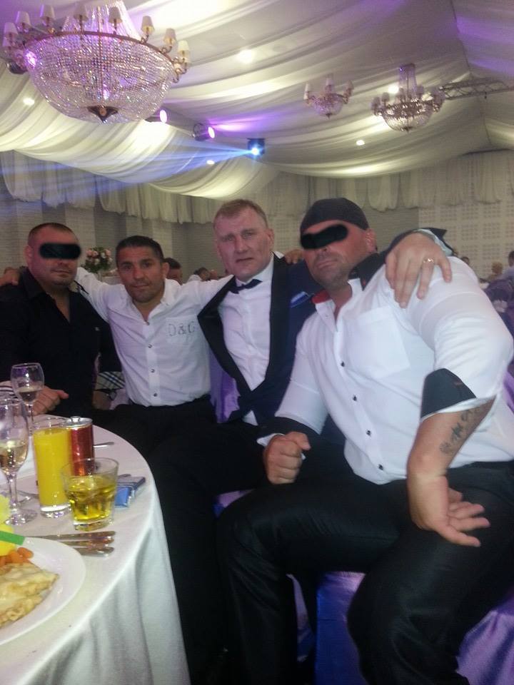 Chiar daca Tolea ne-a spus ca el nu cunoaste pe nimeni din familia Crodunenilor, Costel a fost unul dintre invitatii de la nunta sa