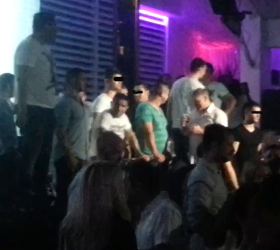 Tolea nu prea a dansat, ci a preferat sa stea de vorba cu prietenii sai