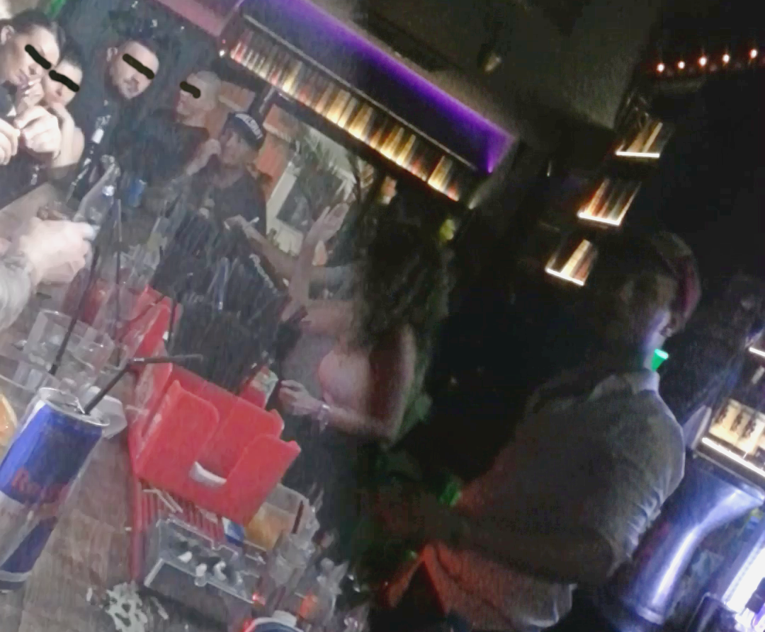 Nicu Maharu si-a petrecut noaptea de duminica la un bar din Centrul Vechi