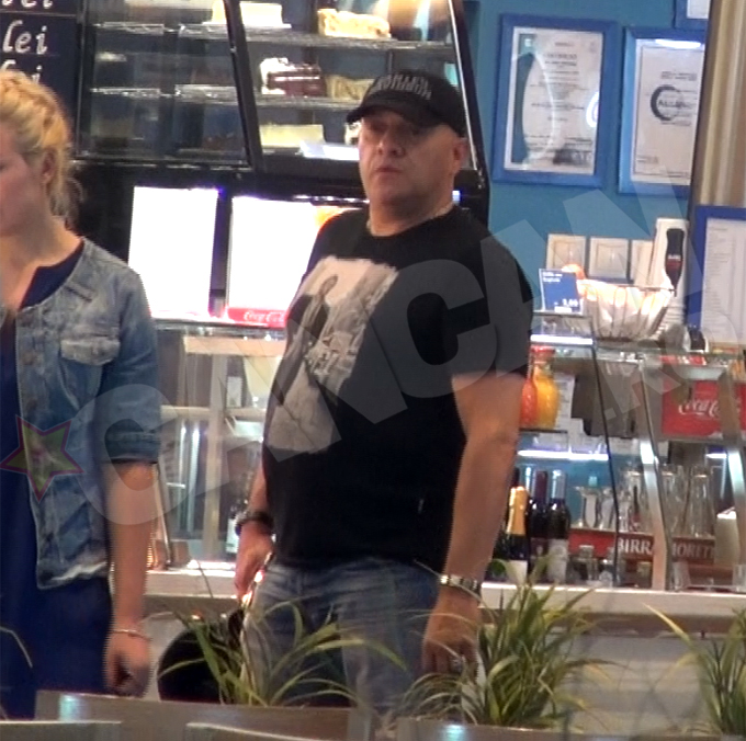 Gabi Balint a fost prins in timp ce sorbea din priviri posteriorul Ilincai Vandici