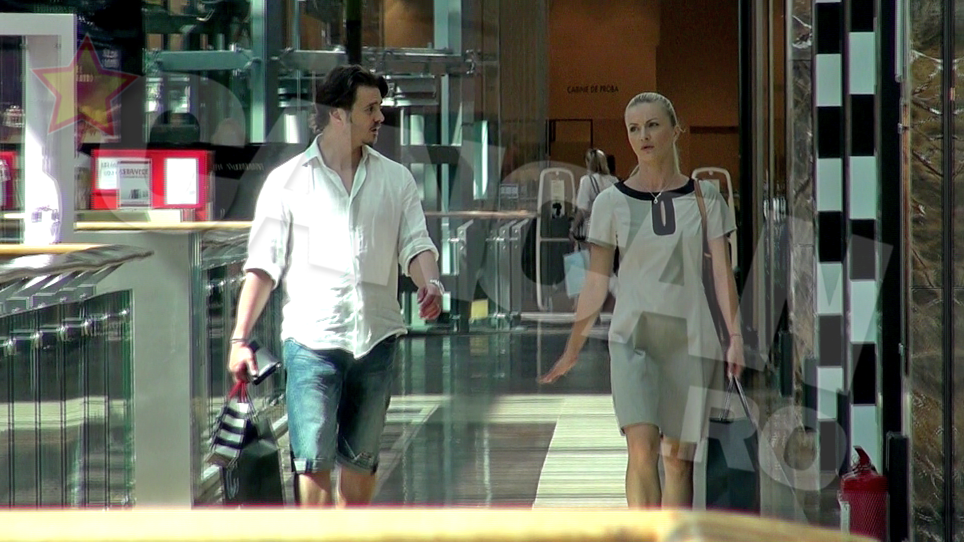 Mihai Petre si-a scos sotia la mall