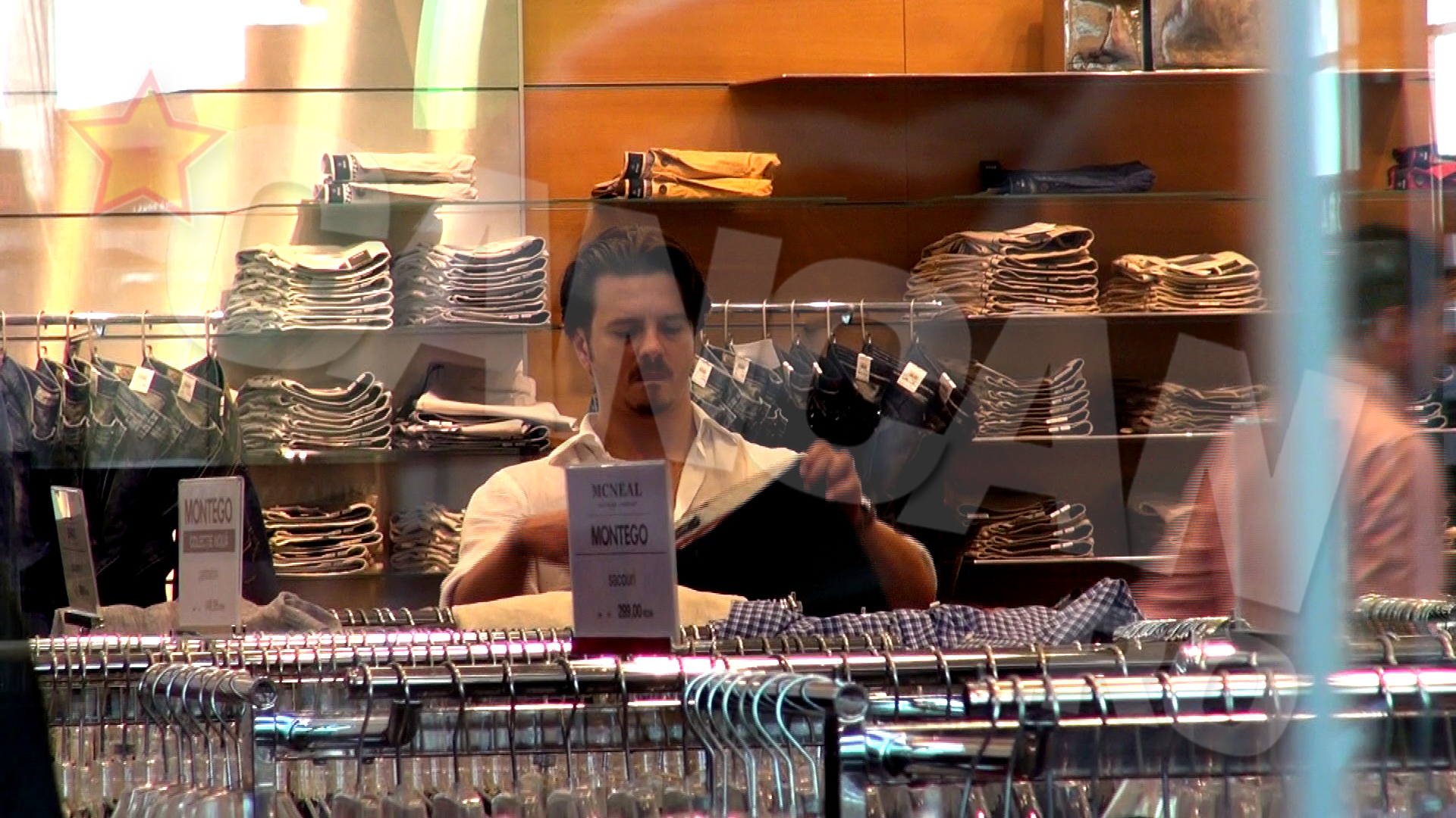 Juratul TV a colindat magazinele in cautarea unei perechi de pantaloni