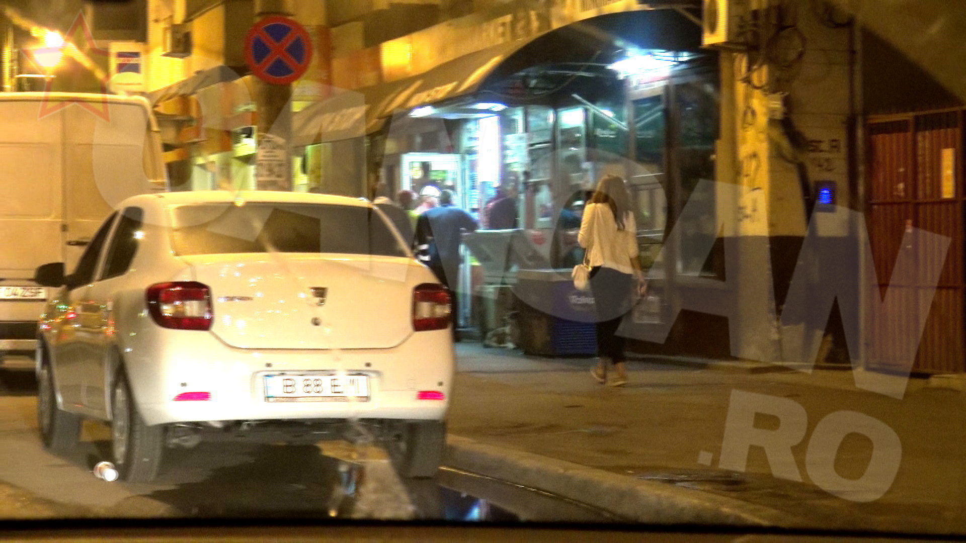 Dupa ce iese din club, Alina se indreapta spre butic