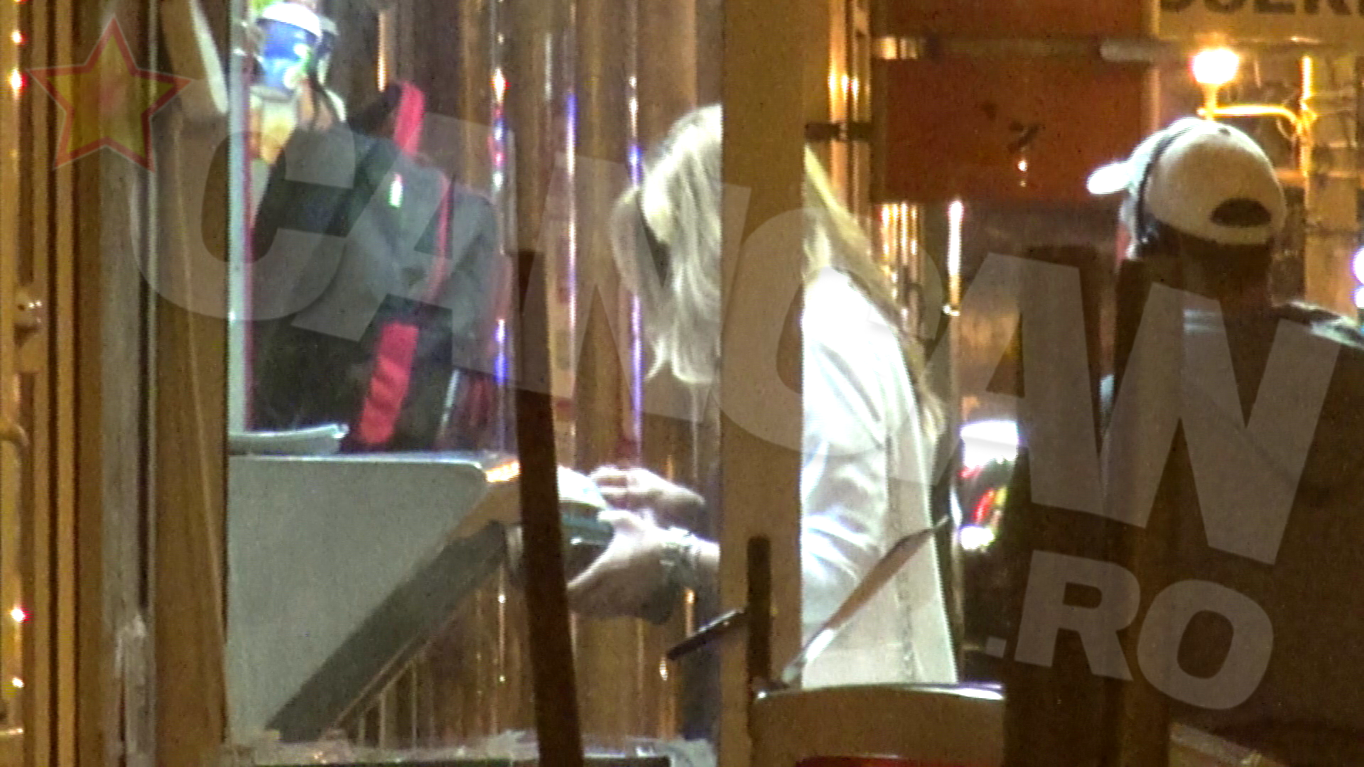 Din greseala, Alina Eremia a pus pe tejghea o bancnota in plus