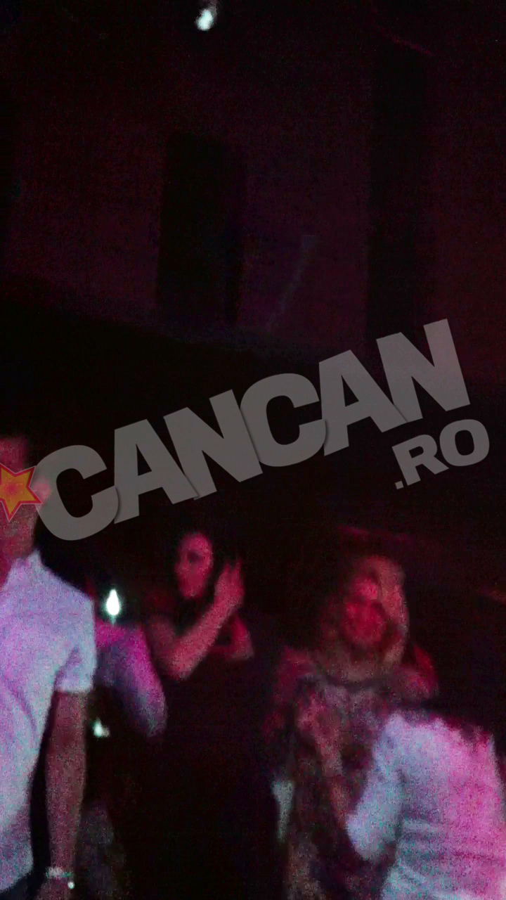 Jasmine a stat de vorba cu mai multi prieteni si admiratori in club