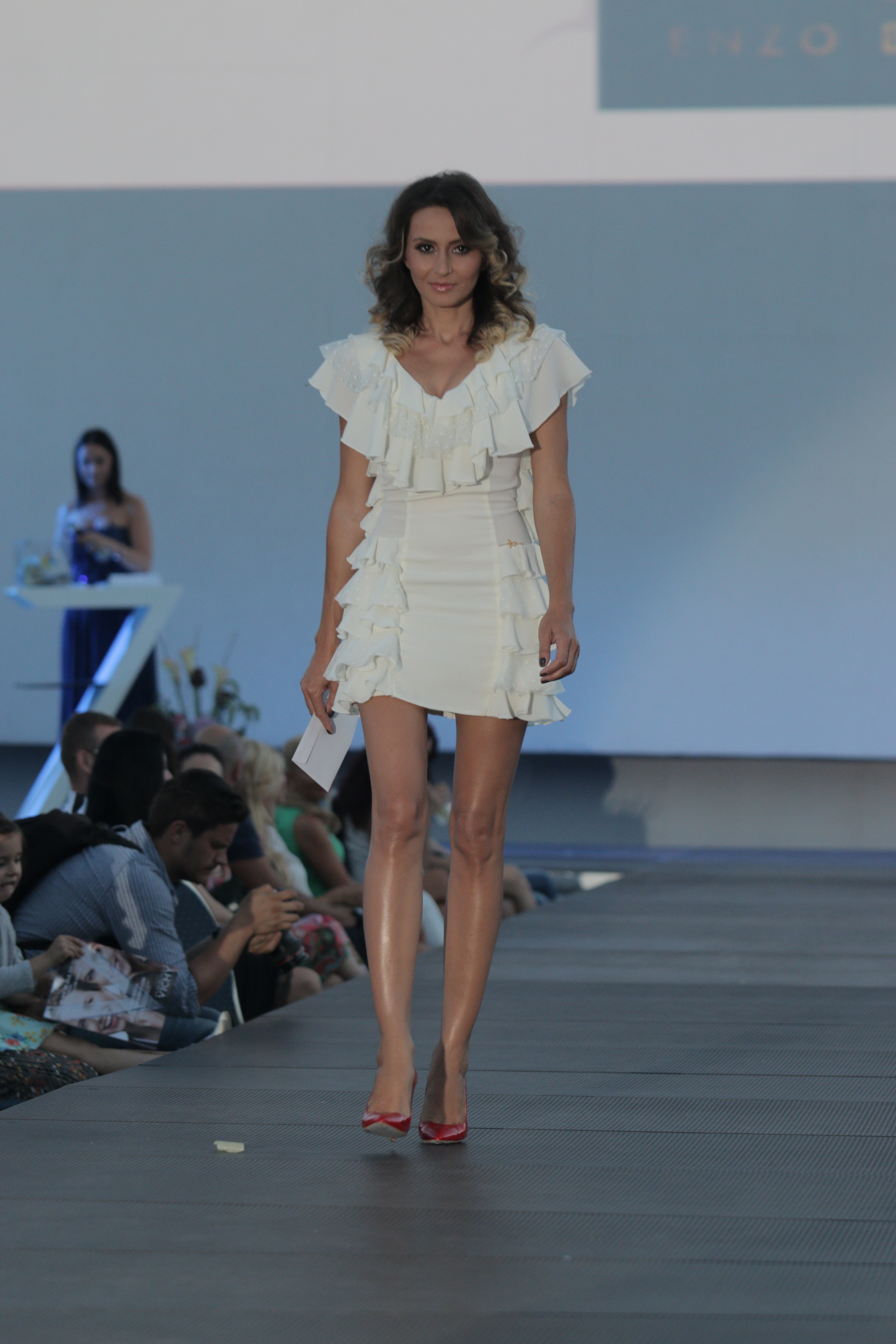 Crina are picioarele extrem de subtiri