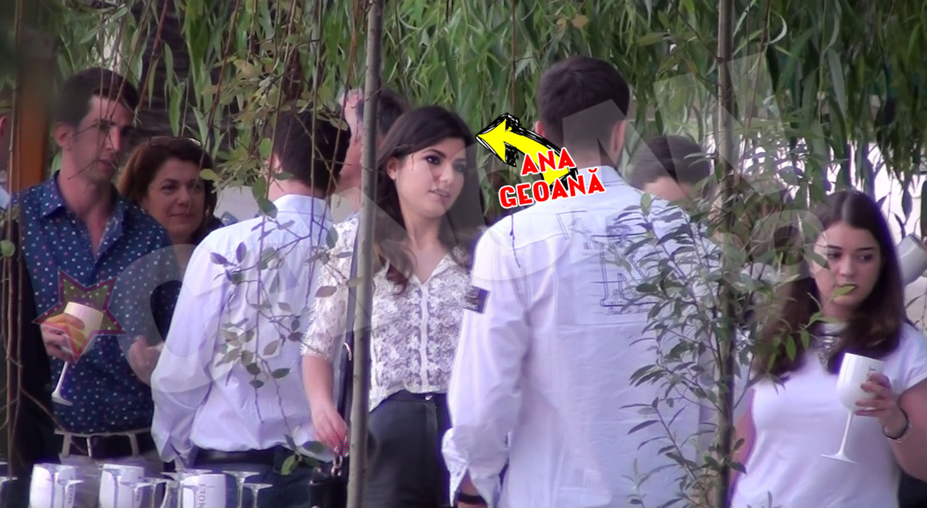 Ana Maria socializeaza cu invitatii sai