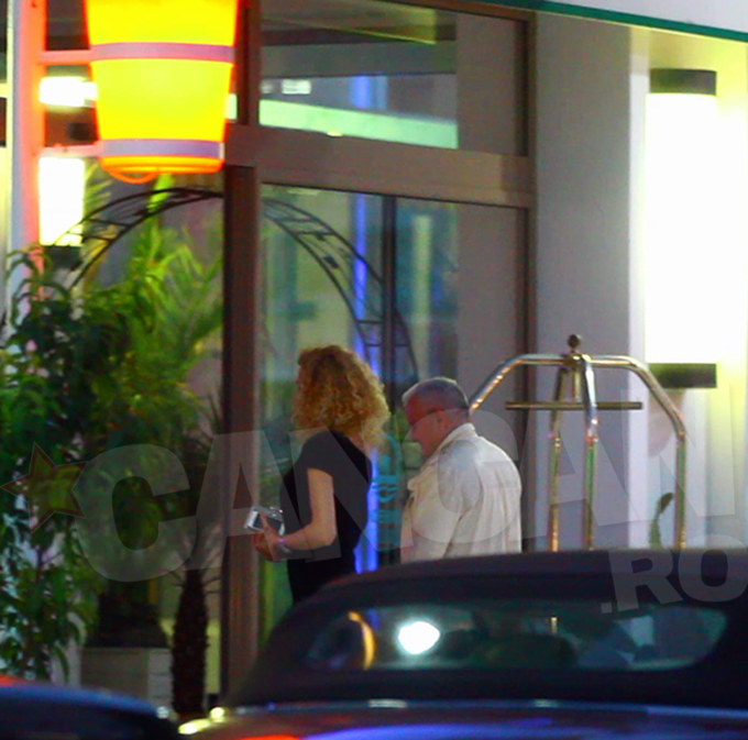 Cei doi au intrat impreuna in hotel