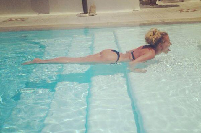 Delia este innebunita dupa inot, iar experienta negativa nu a reusit sa o sperie
