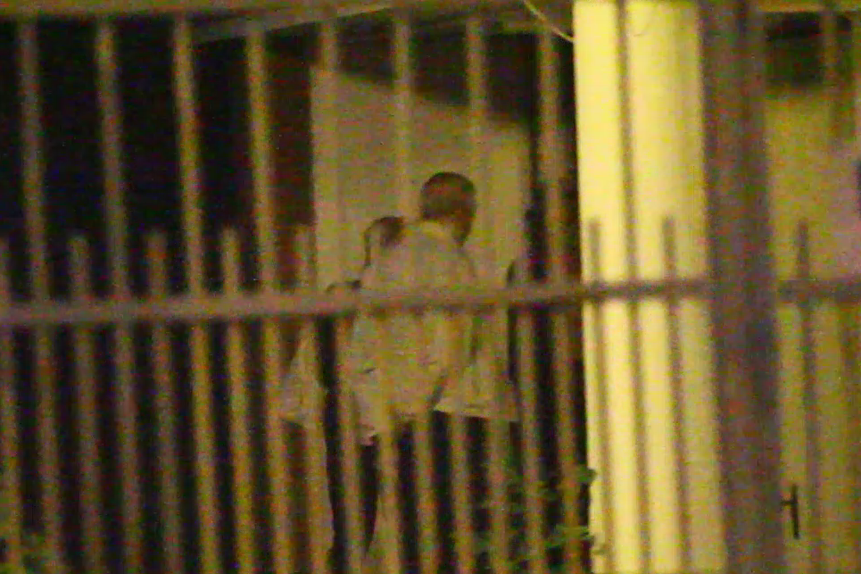 Stanculescu si cele doua femei au mers la o adresa unde s-au chinuit sa descuie o usa