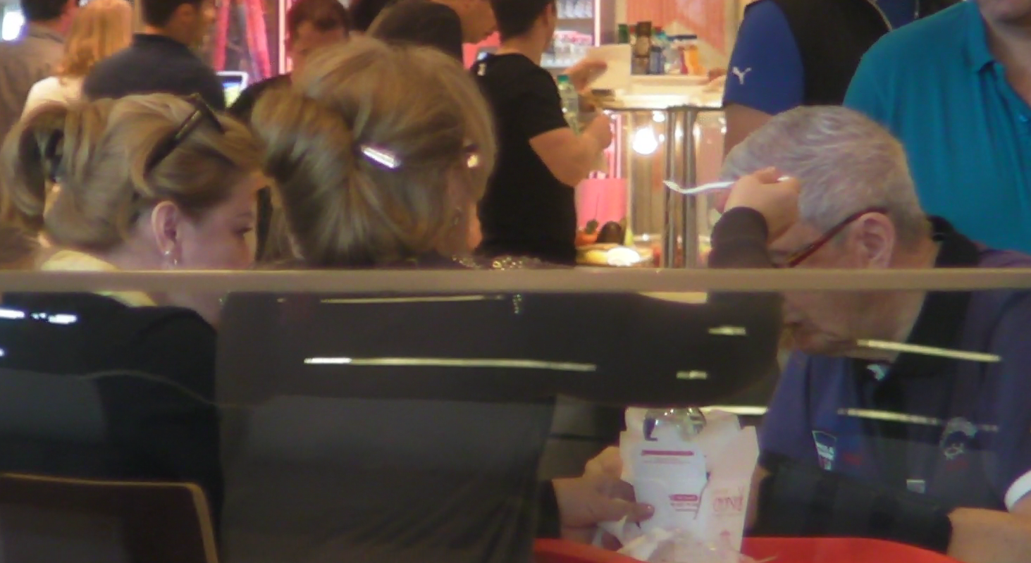 Iubita l-a servit cu taitei chinezesti