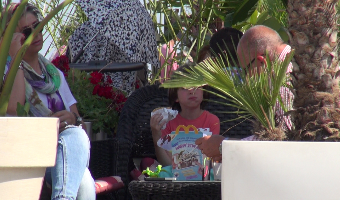 Anamaria Prodan a mers la mare impreuna cu fiul sau