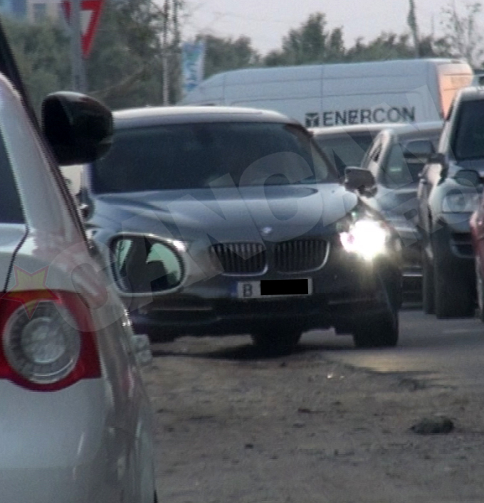 Mutu a avut cateva probleme cu gropile din fata hotelului