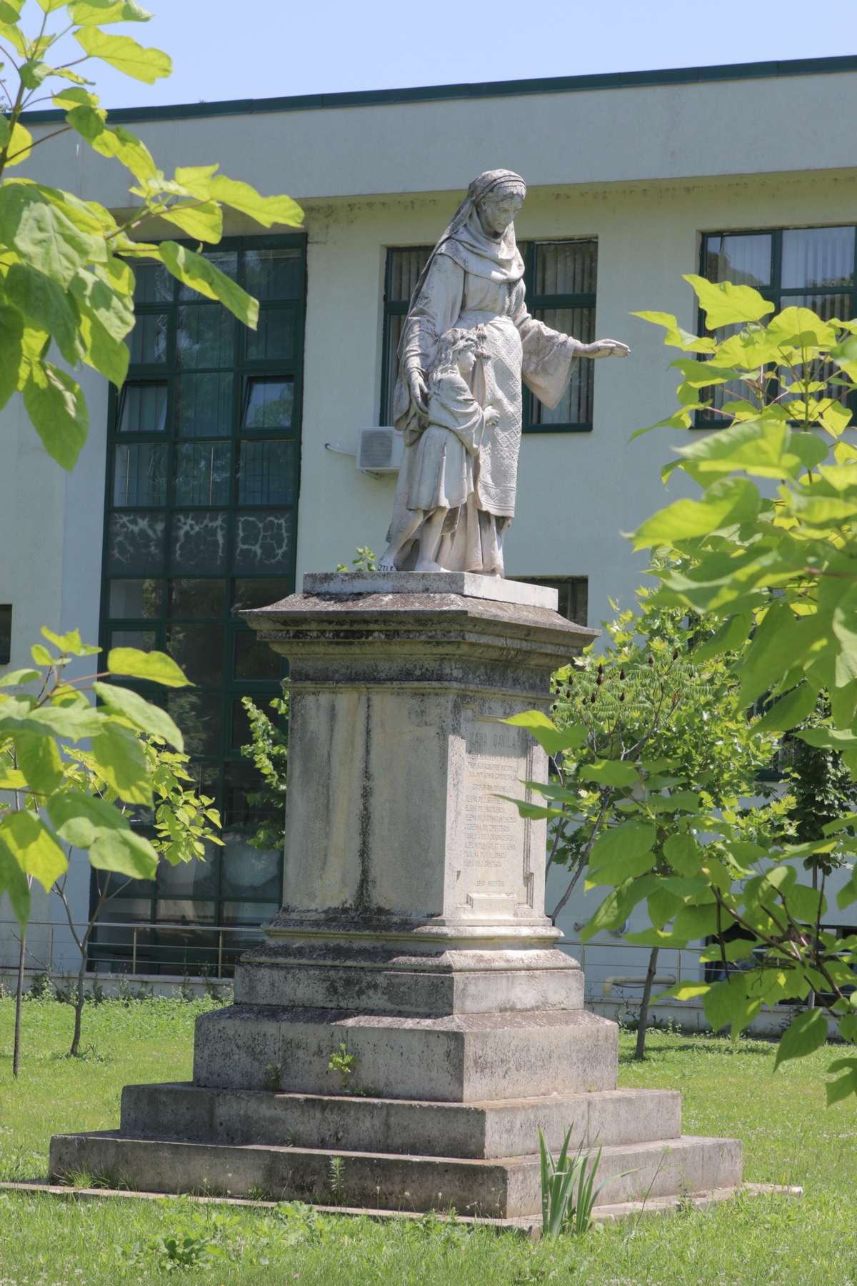 Capela functioneaza doar de cativa ani