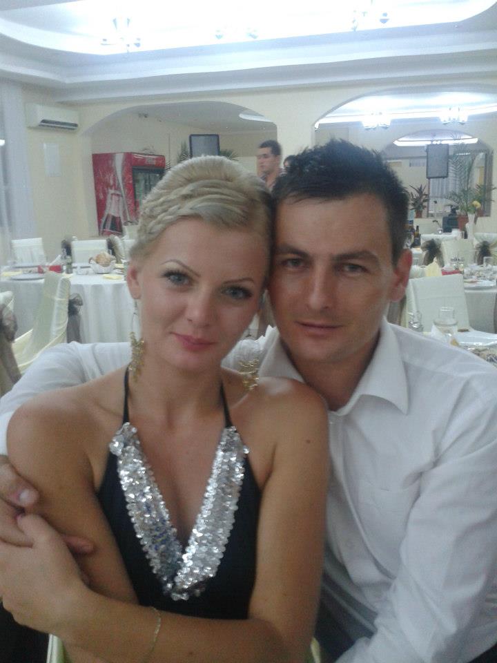 Artista ne-a spus ca din cand in cand o mai apuca cantatul prin casa