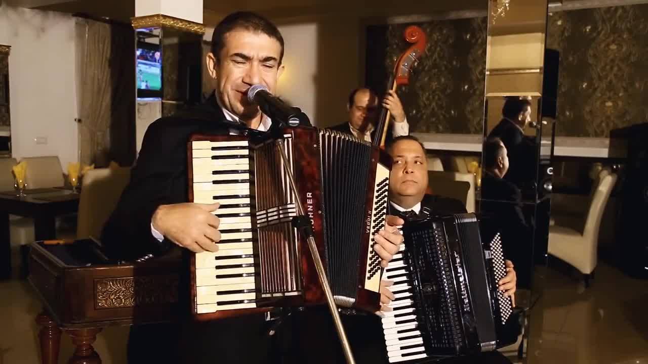 De obicei, Stefan de la Barbulesti canta la cu totul alt gen de evenimente