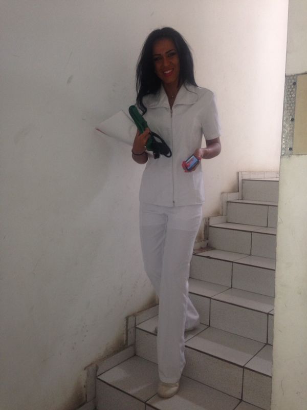 Bolnavii intorc capul dupa ea de fiecare data cand isi face rondul prin spital