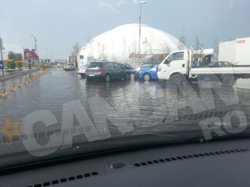 Parcarile au fost inundate