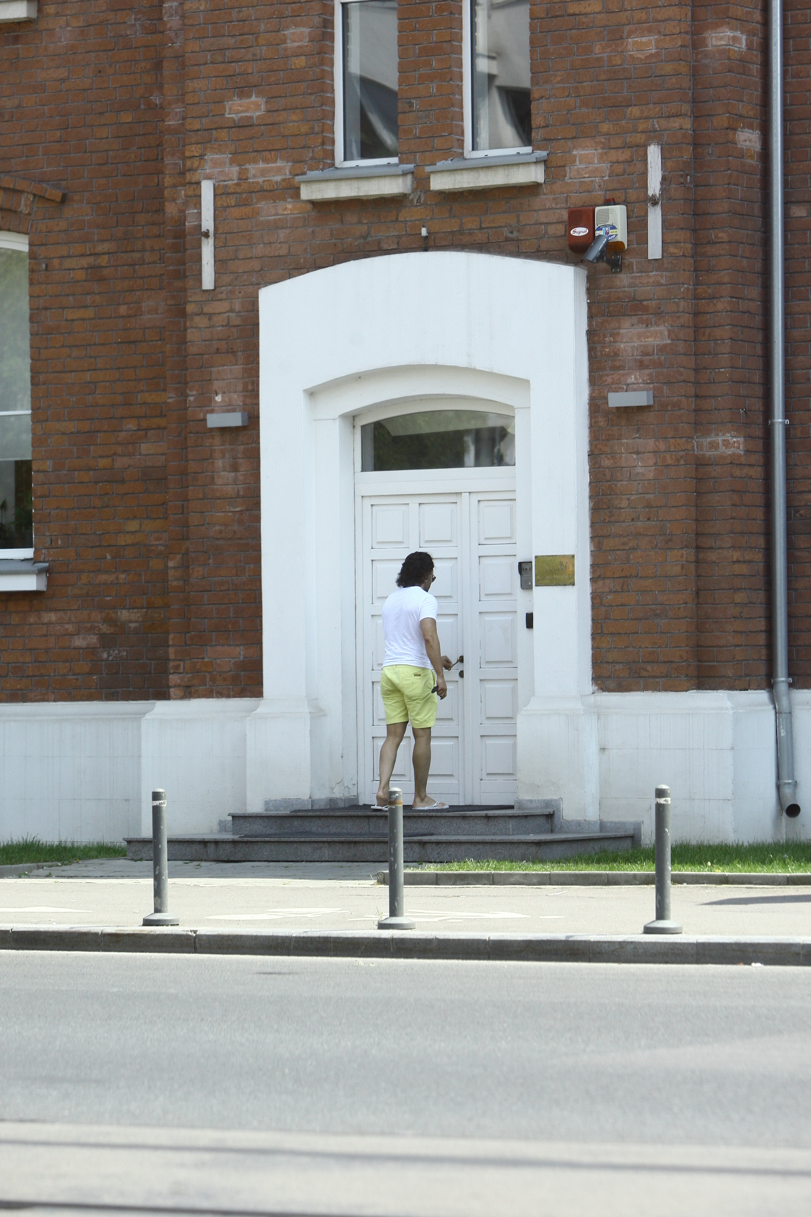 Pepe intra intr-o banca din Capitala