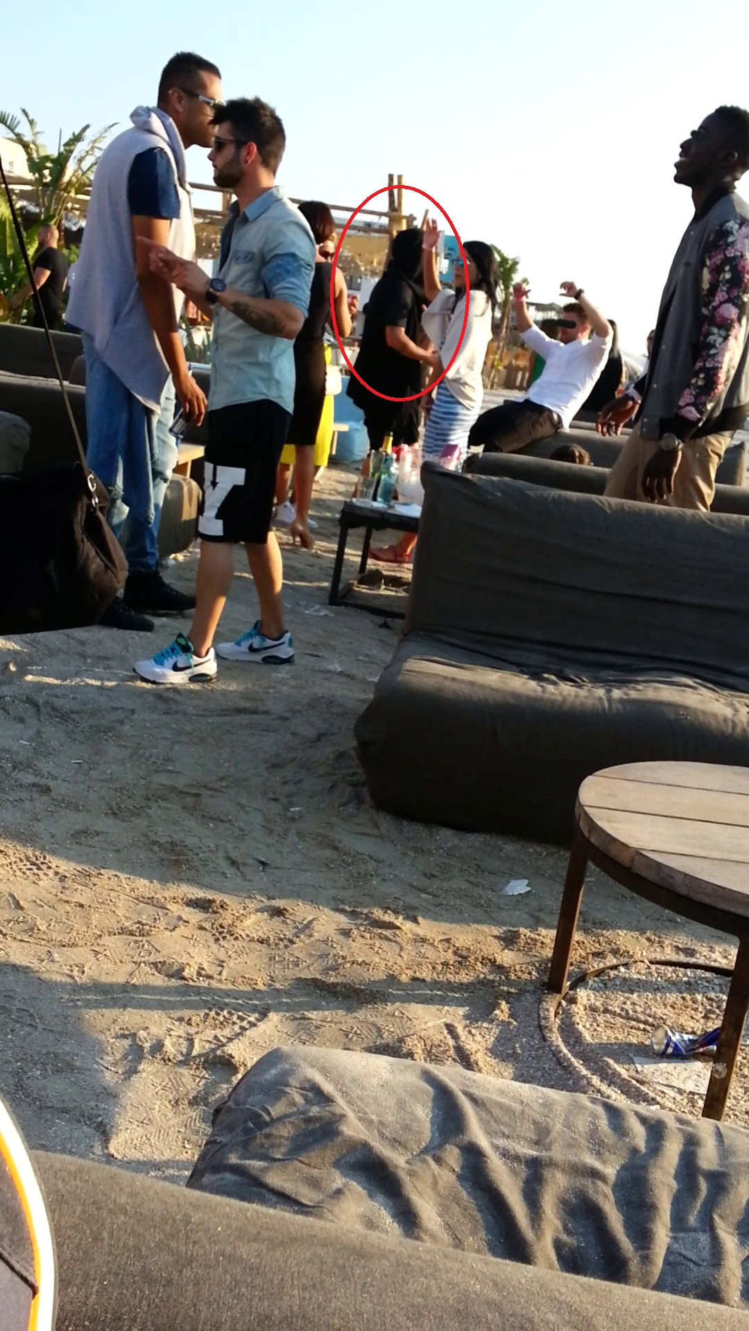 Iulian Demeter se distreaza de minune la mare