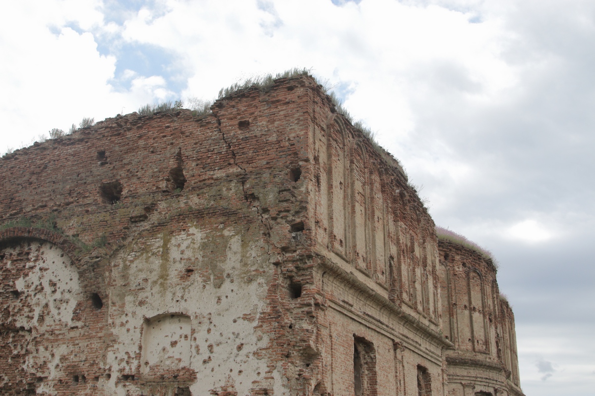 Peretii manastirii aveau chiar si doi metri grosime