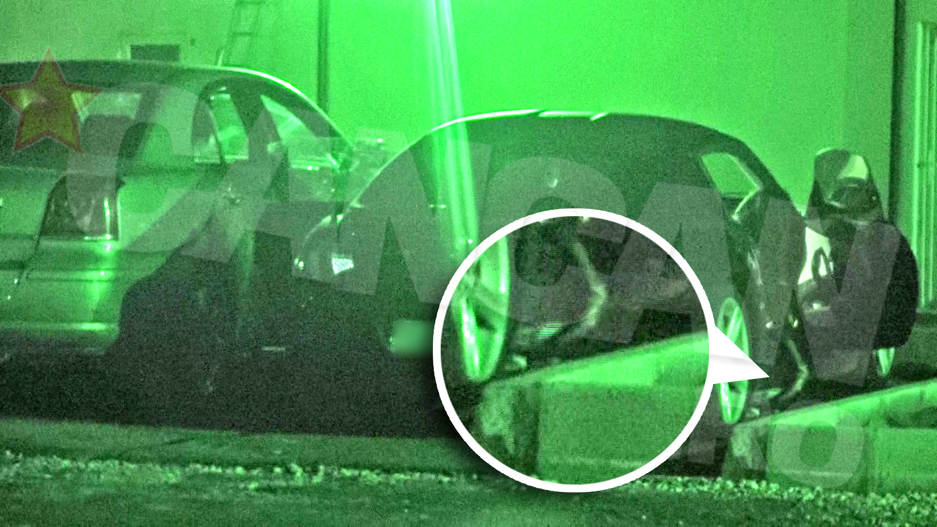 Vancea a plecat cu o prietena, iar aceasta a luat ambalajele din masina si le-a aruncat pe strada