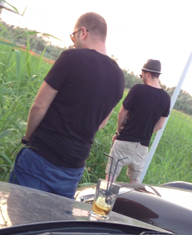 Iulian Moga a uitat de maniere si si-a golit vezica unde a apucat