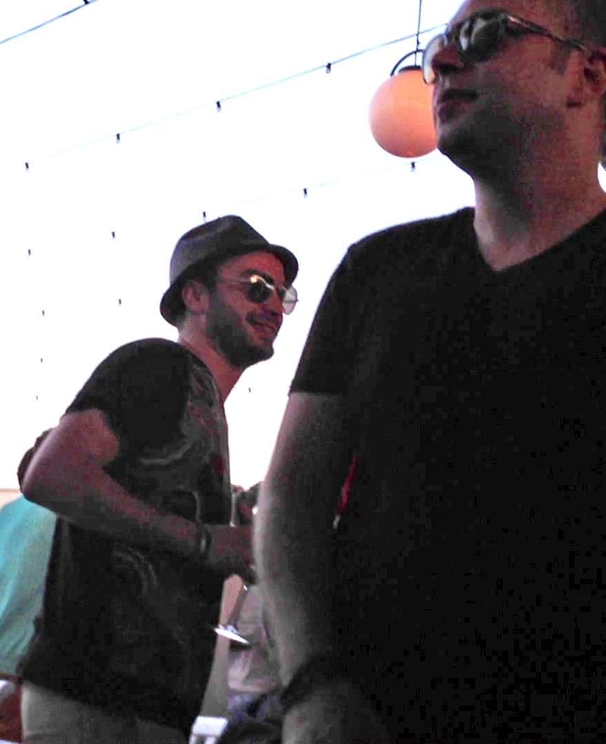 In ultima escapada la mare, tanarul a baut peste masura si a dansat pe masa