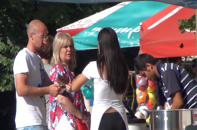 Iasmin Latovlevici plateste pentru porumbul si doua sticle de apa