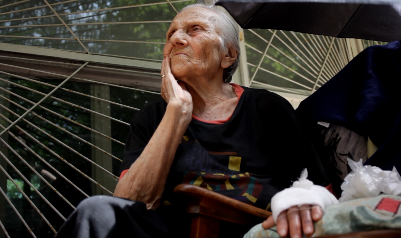 Nitu Floarea a ajuns in pragul varstei de 90 de ani sa doarma sub cerul liber