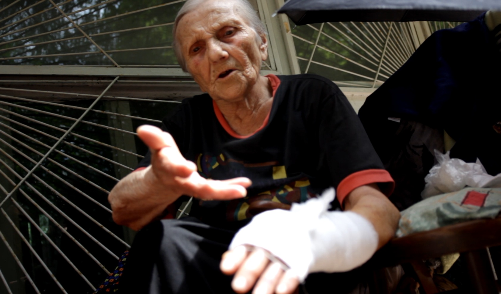 Nitu Floarea a ajuns in pragul varstei de 90 de ani sa doarma sub cerul liber